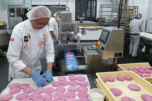 國際烘焙師高肇力在疫情期間首創火龍果麵包幫助了許多農民。