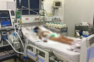 圖為一名白喉病童在市熱帶病醫院重症監護室接受治療。（圖源：院方提供）