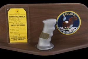 拍賣的包括旋轉手掣。（圖源：互聯網）