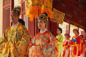 和‧敏智的音樂短片內容以南方皇后和保大皇帝的愛情為藍本。