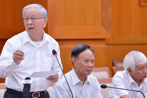 市委原常務副書記、市人民議會原主席范政直向草案提意見。