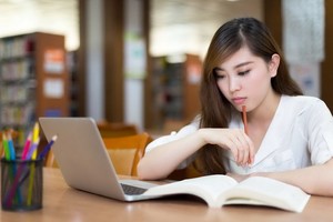 美國入境和海關執法局(ICE)表示，申請2020年秋季班的留學生，若學校僅開設網上課程，將無法獲得簽證。（示意圖源：互聯網）