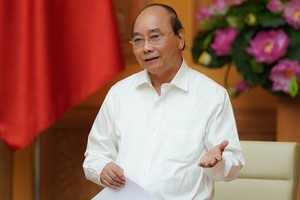 政府總理阮春福主持會議。（圖源：光孝）