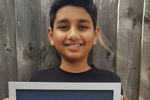 吉爾獲頒健力士官方證書。（圖源：互聯網）