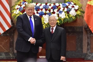 2019年2月27日，黨中央總書記、國家主席阮富仲在主席府會見美國總統特朗普。（圖源：VGP）