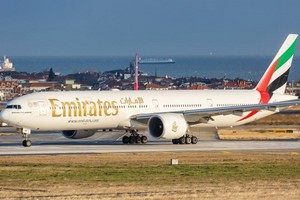 因受新冠肺炎疫情衝擊，阿聯酋航空公司恐將裁員 9000 人。（圖源：AP）