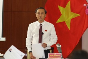 市文體廳長黃清仁在會議上答詢。（圖源：勇芳）