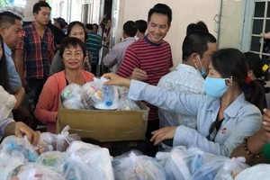 慈善團於日前到市第二兒童醫院展開慈善工作。