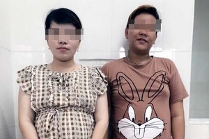 被拘留的 2名孕婦。（圖源：VOV）