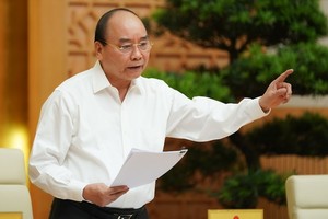 政府總理阮春福主持會議。（圖源：光孝）