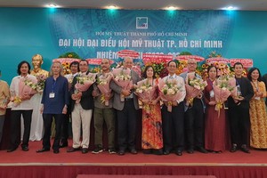 市美術協會新一任期執委合影。