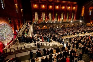 受到疫情影響，諾貝爾基金會決定取消今年度晚宴。圖為去年晚宴盛況。（圖源：諾貝爾基金會網站）