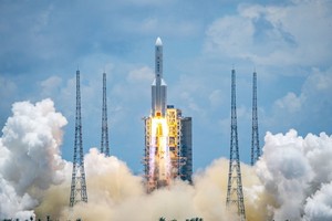 中國首次火星探測任務「天問一號」23日中午順利於海南文昌市發射升空。（圖源：新華社）