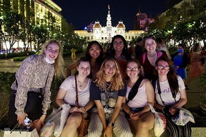 國際遊客遊覽本市並在阮慧步行街留影。（ 示意圖源：VNE）