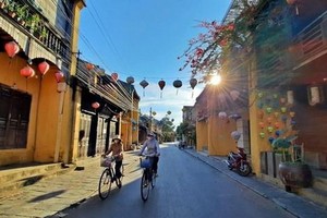 新冠肺炎疫情捲土重來給旅遊業造成嚴重損失。（示意圖源：秋莊）