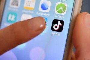 8月1日，TikTok美國區總經理凡妮莎‧帕帕斯回應稱，該公司沒有停止在美運營的計劃，“我們沒打算離開”。（圖源：互聯網）