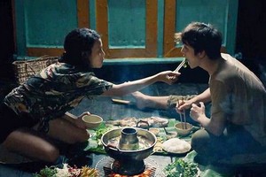 《他端魚，她嘗花》片中的場景。