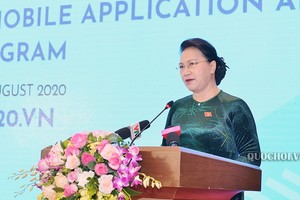 國會主席阮氏金銀代表AIPA 41國家指委會，在公佈儀式上致詞。（圖源：Quochoi.vn）