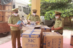 職能力量查獲並扣留的無單據醫用口罩。（圖源：進達）