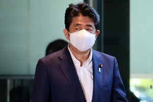 日本首相安倍晉三結束3天休假，19日重返首相官邸工作。（圖源：互聯網）