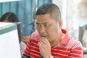 片場上的周善導演。