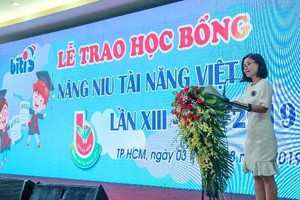 平仙公司總經理尤麗娟於2019年平仙培育人才活動上鼓勵員工子弟努力向學。