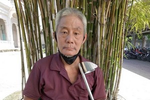 葉世明正為手術費發愁。