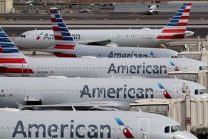 美國航空公司：由於美國旅遊需求僅微幅復甦，一旦聯邦政府提供的薪資補助到期，10月1日將裁減1萬9000名員工。（示意圖源：互聯網）