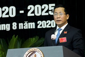 陳黃名同志蟬聯第十二郡郡委書記。（圖源：黎叉）