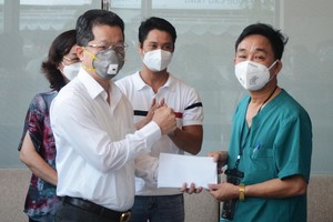 歡送支援峴港的醫護團啟程回家。（圖源：越通社）