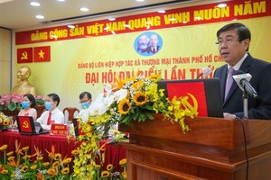 市人委會主席阮成鋒在會上發表講話。（圖源：勇芳）