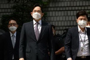 三星電子副會長李在鎔（中）。（圖源：互聯網）