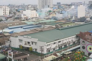 一些生產單位排放廢氣導致環境污染。