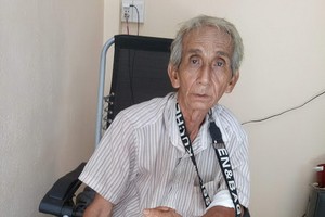 馮蘇蝦正等錢動手術。