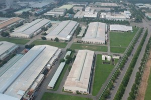 古芝縣西北工業區冒起許多工廠。