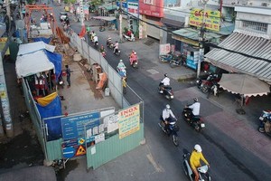 第八郡范世顯街某地下工程豎立圍蔽。