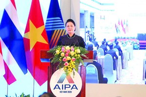 國會主席、AIPA 41大會主席阮氏金銀在會議上致閉幕詞。（圖源：越通社）