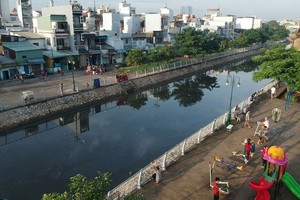 第八郡木塢涌整頓後自助提高該區域居民的生活質量。