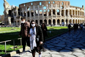 遊客參觀意大利羅馬競技場。（圖源：France 24）