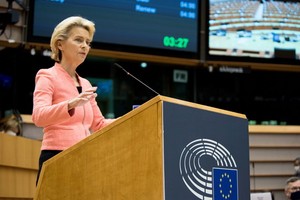 歐盟委員會主席馮德萊恩當地時間16日在歐洲議會發表“盟情諮文”。（圖源：新華社）