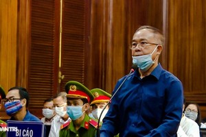 被告人阮成才在法庭上回答審判員問案。（圖源：范阮）