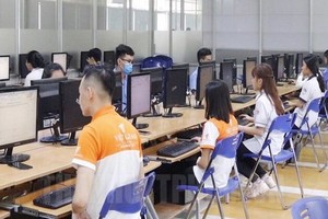 參賽者在守德技術高等學校參加理論考試。（圖源：市黨部新聞網）