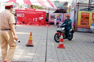 青年參與“安全駕車-保全性命”環節。