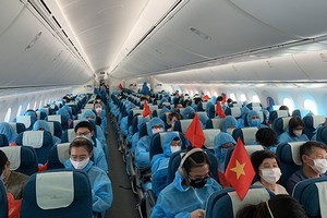 乘坐越航返回越南的我國公民。（示意圖源：田升）