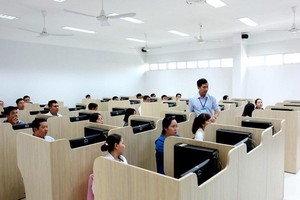 本市公務員招聘考試。