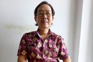 馮金強右邊身還虛弱無力。