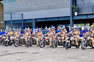 交警戰士在出發前時刻。（圖源：越通社）