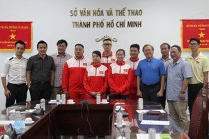 參加冬奧體育集訓運動員與領導合照。（圖源：互聯網）