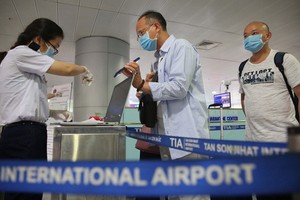 外籍專家入境越南時辦理防疫所需手續。（示意圖源：衛生部）