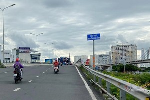 從本月3日至2021年3月29日，禁止各種車輛駛進阮友景高架橋。（圖源：VNN）